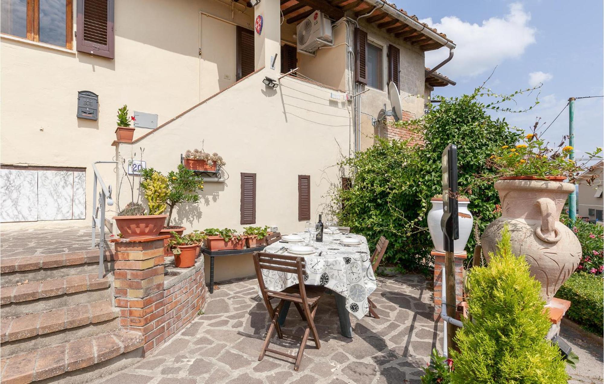 Awesome Home In Montefoscoli With Wifi Екстериор снимка